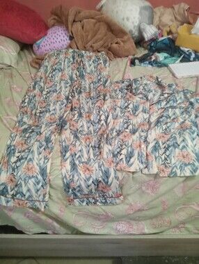 Women's Size L Cynthia Rowley Floral Print Pajama Set